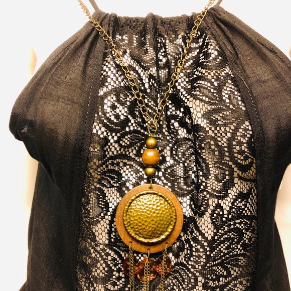 LACE FRONT TOP WITH DETACHABLE NECKLACE - Picture 12 of 16